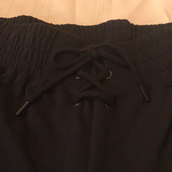 Fabletics Shorts - Picture 2 of 3